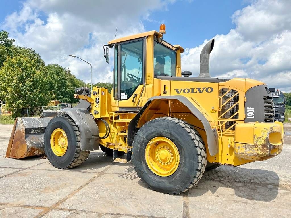 Knickgelenkte Baggerlader Türe ait Volvo L90F - Camera / Automatic Greasing, Gebrauchtmaschine içinde Veldhoven (resim 3)