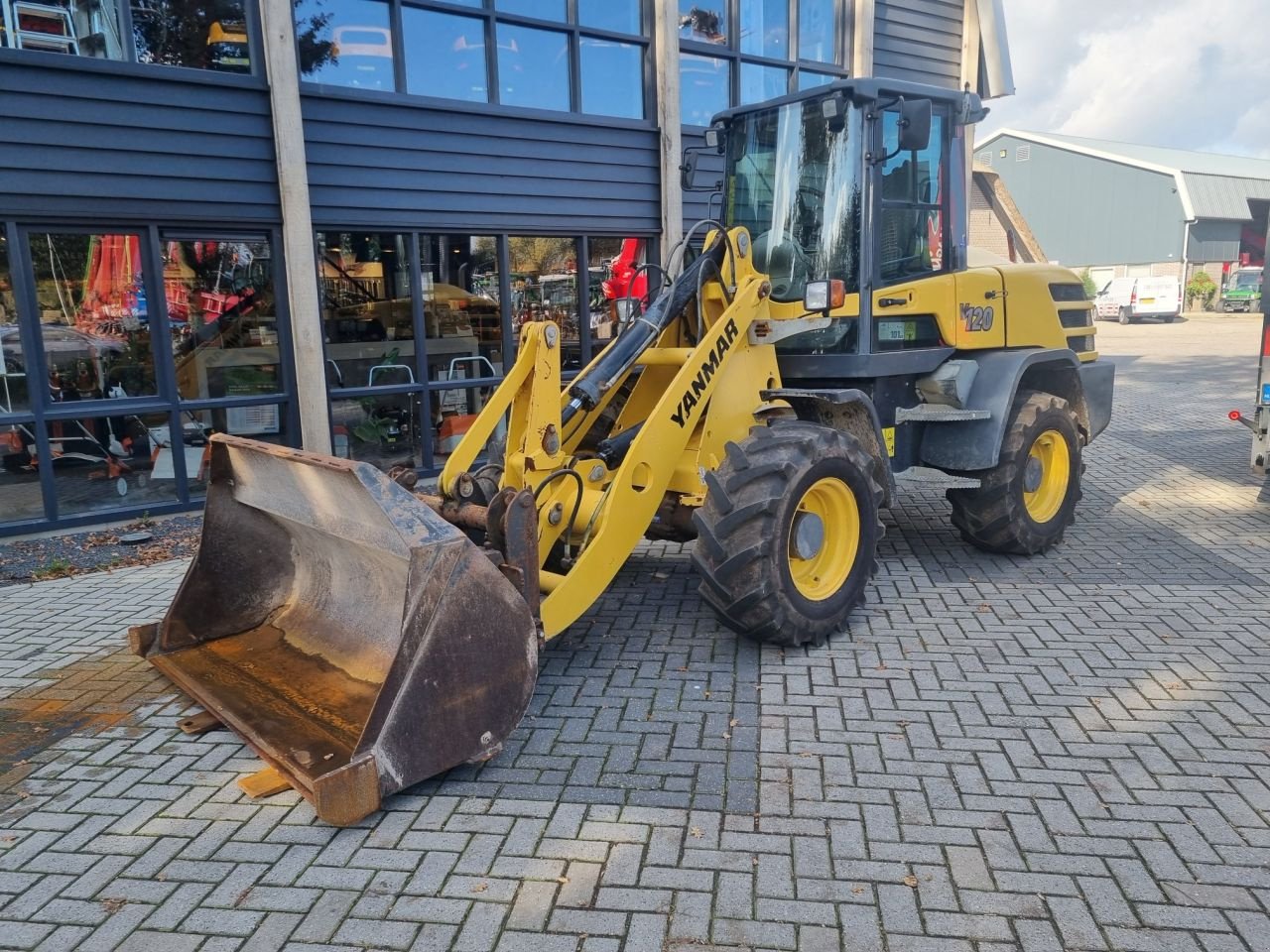 Knickgelenkte Baggerlader des Typs Yanmar V120, Gebrauchtmaschine in Lunteren (Bild 1)