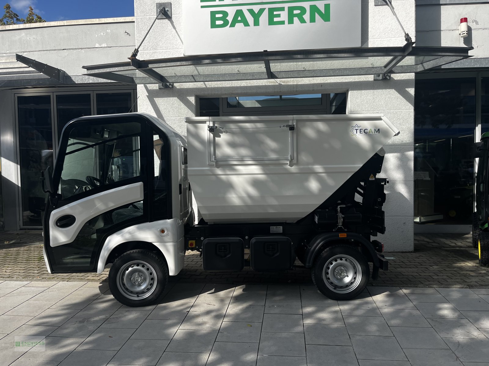 Kommunalfahrzeug des Typs Addax Elektrofahrzeug MT15n, Neumaschine in München (Bild 1)