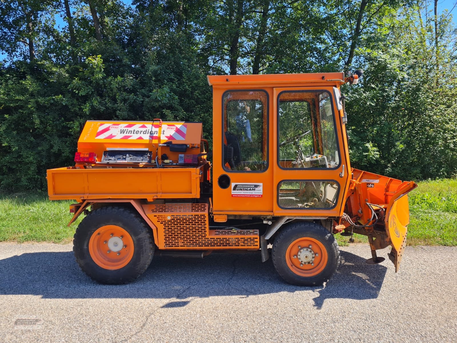 Kommunalfahrzeug des Typs Boschung Pony DP 40 AK, Gebrauchtmaschine in Deutsch - Goritz (Bild 2)