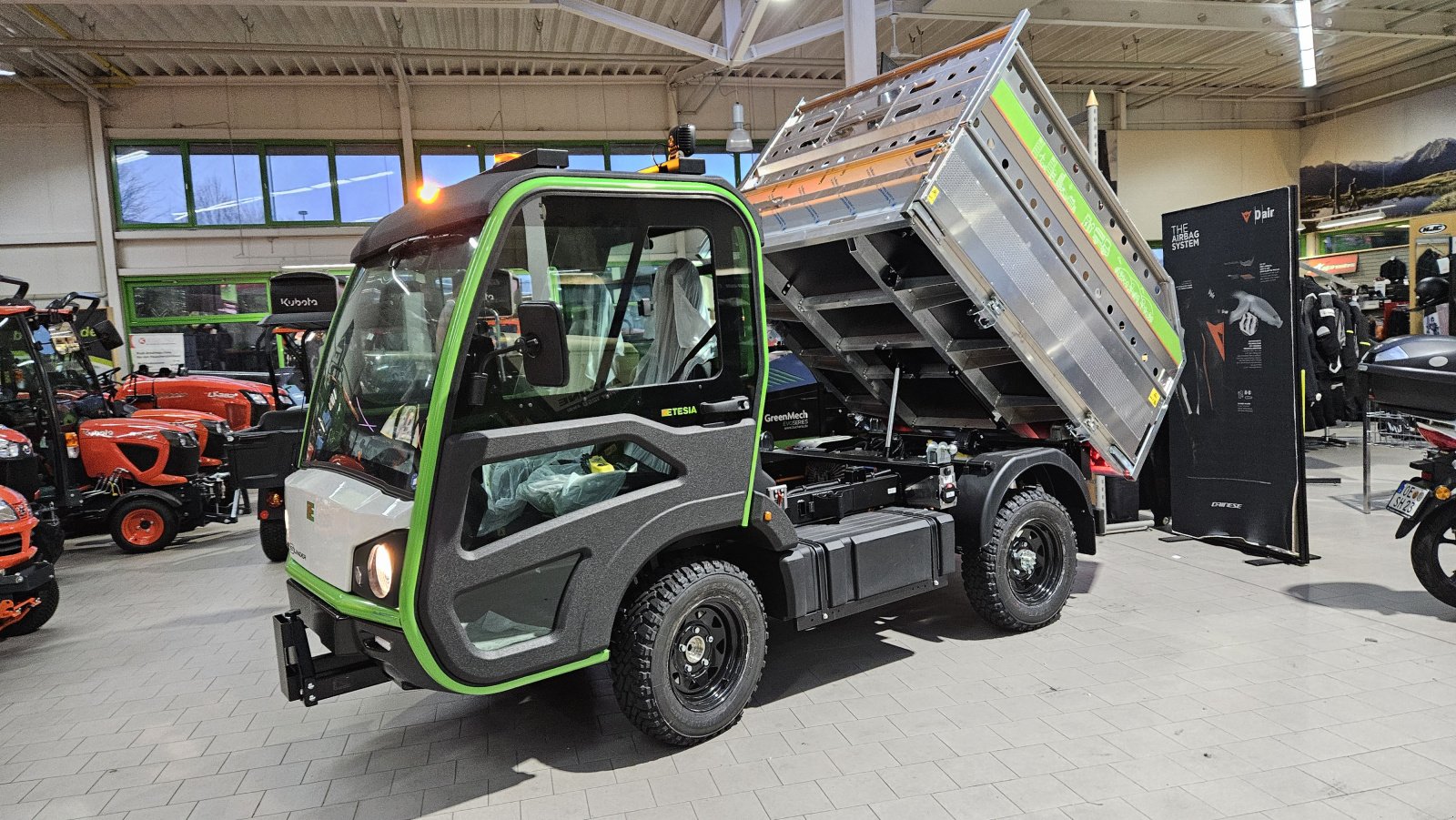 Kommunalfahrzeug tipa Etesia ET-LANDER Multifunktionsfahrzeug, Neumaschine u Olpe (Slika 1)