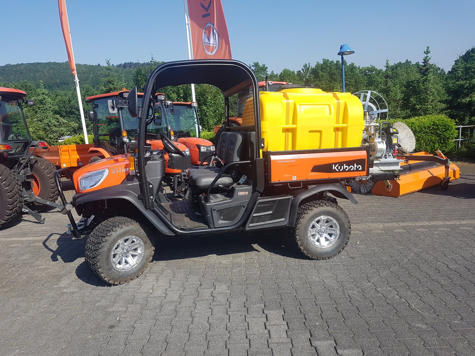 Kommunalfahrzeug tipa Kubota RTVX 1110 incl BWS 130 Bewässerung, Neumaschine u Olpe (Slika 1)