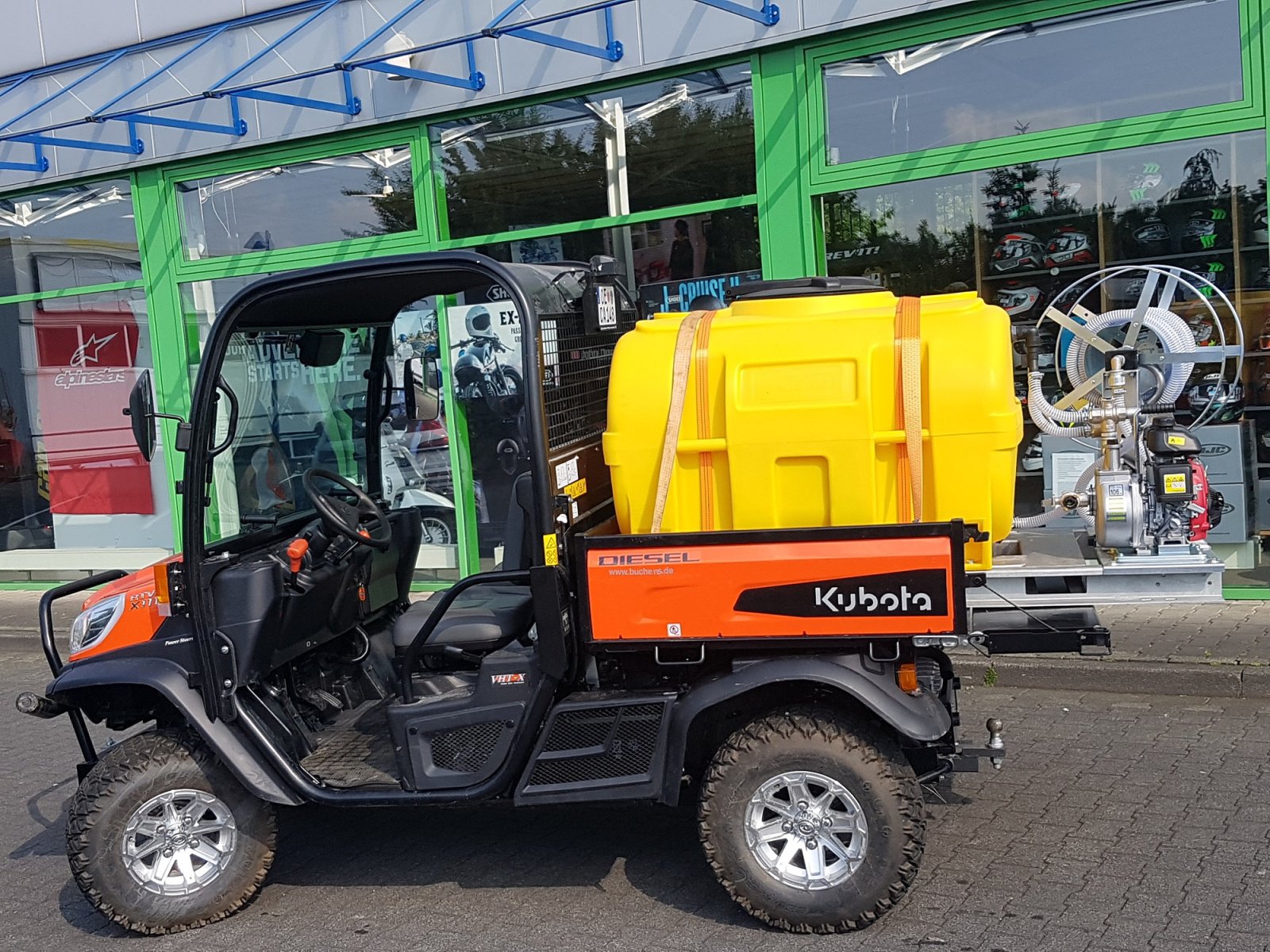 Kommunalfahrzeug van het type Kubota RTVX 1110 incl BWS 130 Bewässerung, Neumaschine in Olpe (Foto 5)