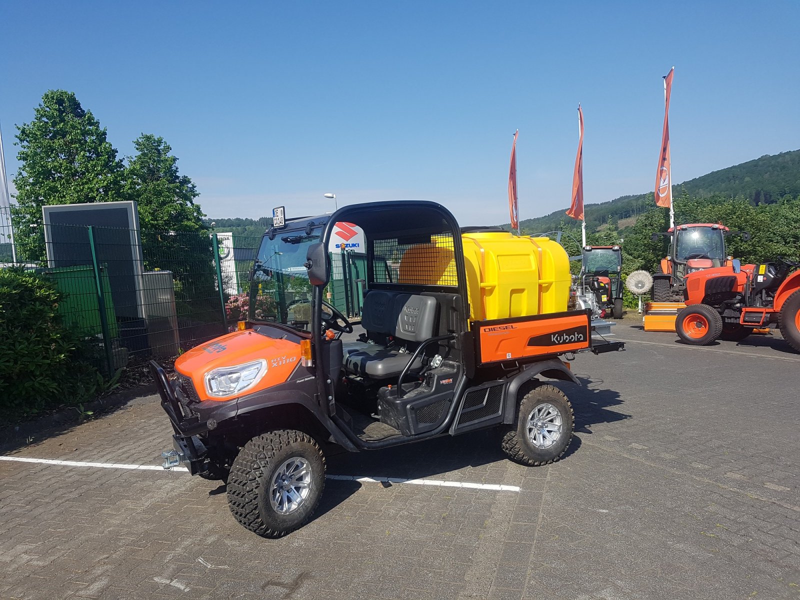 Kommunalfahrzeug от тип Kubota RTVX 1110 incl BWS 130 Bewässerung, Neumaschine в Olpe (Снимка 8)