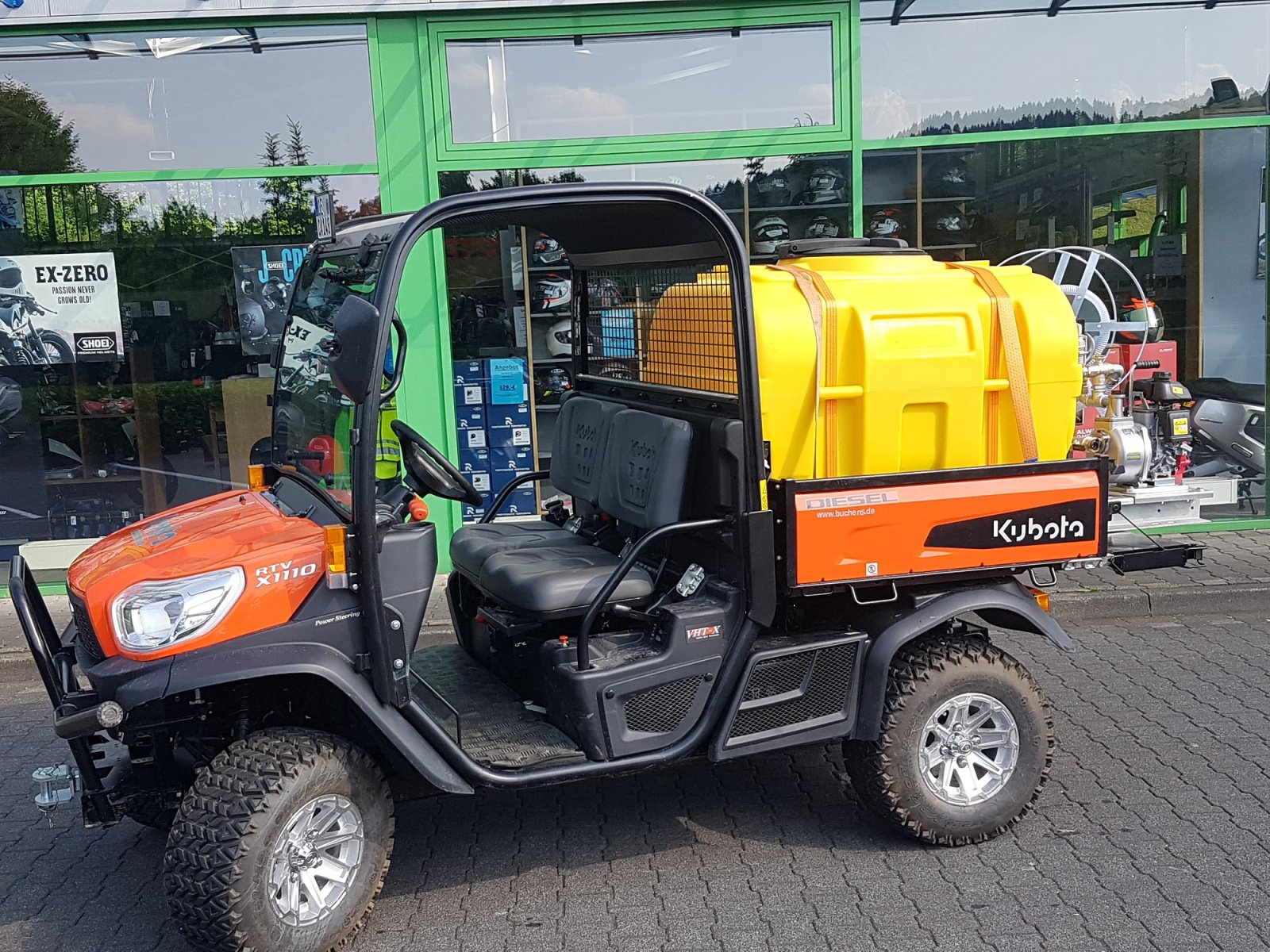 Kommunalfahrzeug от тип Kubota RTVX 1110 incl BWS 130 Bewässerung, Neumaschine в Olpe (Снимка 9)