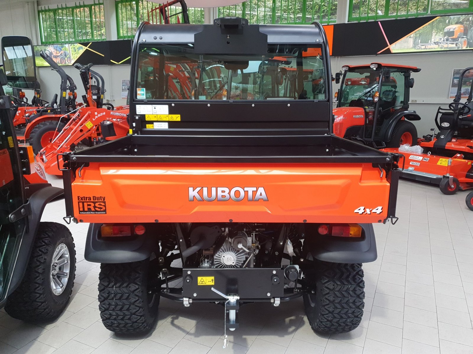 Kommunalfahrzeug Türe ait Kubota RTVX 1110 incl BWS 130 Bewässerung, Neumaschine içinde Olpe (resim 11)