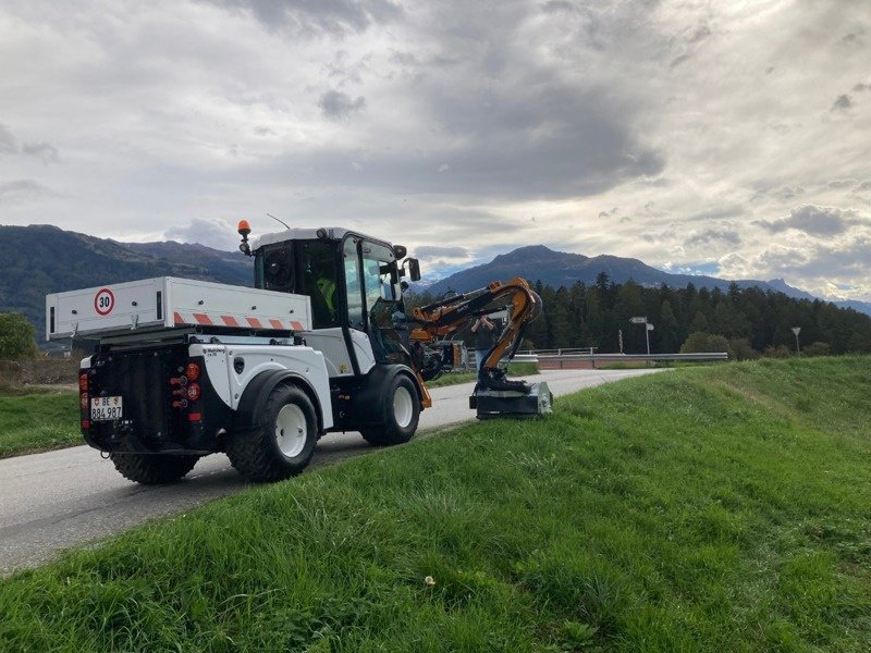 Kommunalfahrzeug от тип Multihog CX75 MK II, Neumaschine в Regensdorf (Снимка 1)