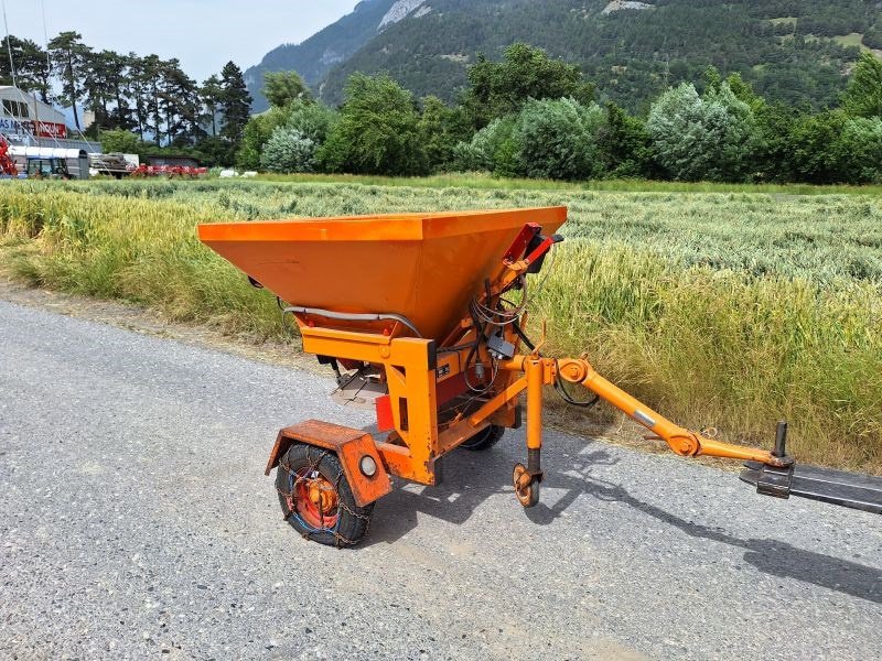 Kommunalfahrzeug van het type Rauch SU 602 Salzstreuer, Gebrauchtmaschine in Chur (Foto 1)