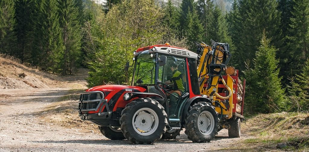 Kommunaltraktor Türe ait Antonio Carraro TONY 8900 TR Traktor Schlepper Fendt Holder NEU, Neumaschine içinde Aigen-Schlägl (resim 4)