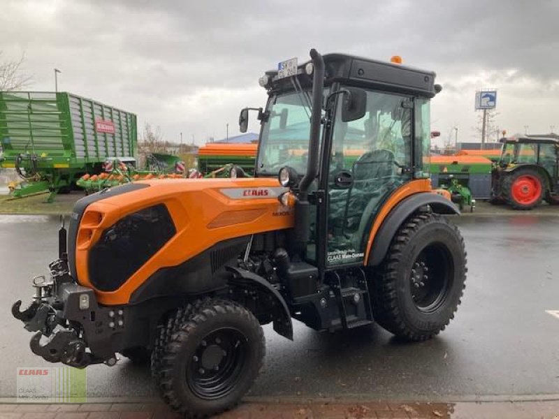 Kommunaltraktor van het type CLAAS NEXOS 240 S  ADVANCED, Vorführmaschine in Gollhofen (Foto 1)