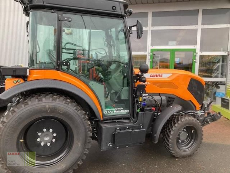 Kommunaltraktor van het type CLAAS NEXOS 240 S  ADVANCED, Vorführmaschine in Gollhofen (Foto 3)