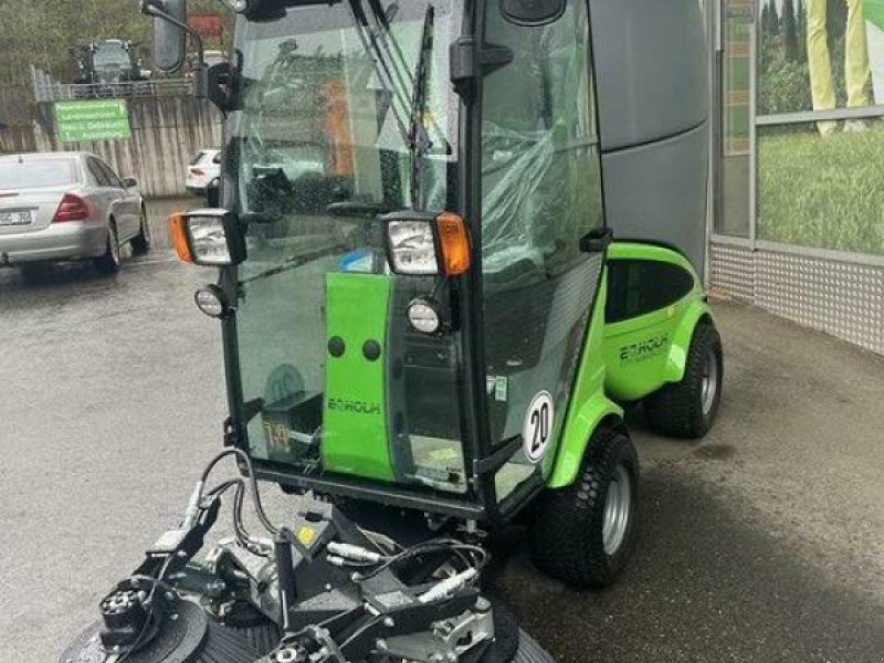 Kommunaltraktor tip Egholm CR2260 Kehraufbau und Winterdienst, Vorführmaschine in Donaueschingen (Poză 1)