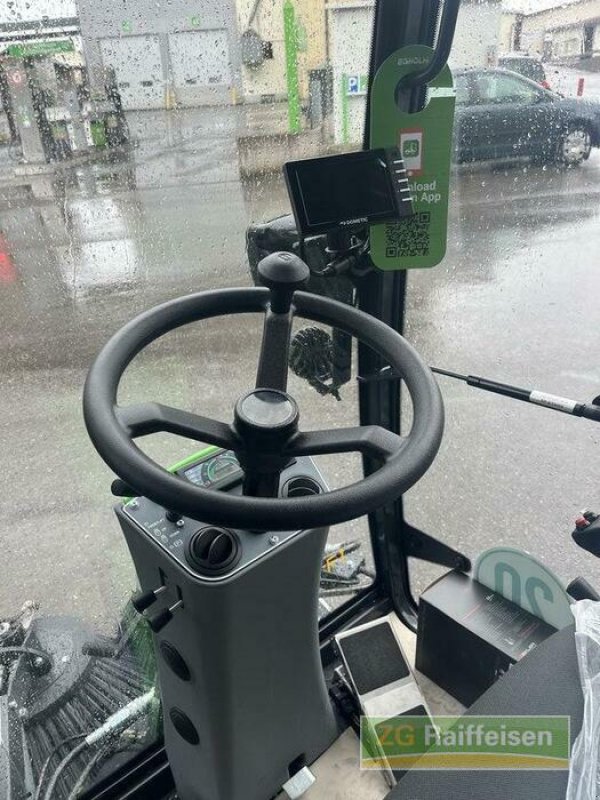 Kommunaltraktor van het type Egholm CR2260 Kehraufbau und Winterdienst, Vorführmaschine in Donaueschingen (Foto 3)