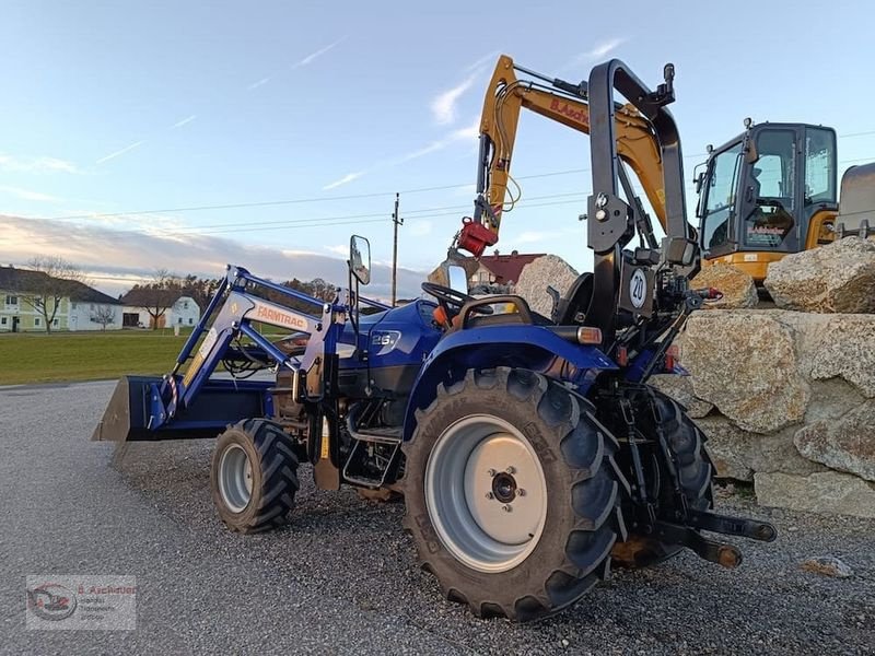 Kommunaltraktor typu Farmtrac Farmtrac 26 Hydrostat mit Frontlader, Gebrauchtmaschine w Dimbach (Zdjęcie 4)