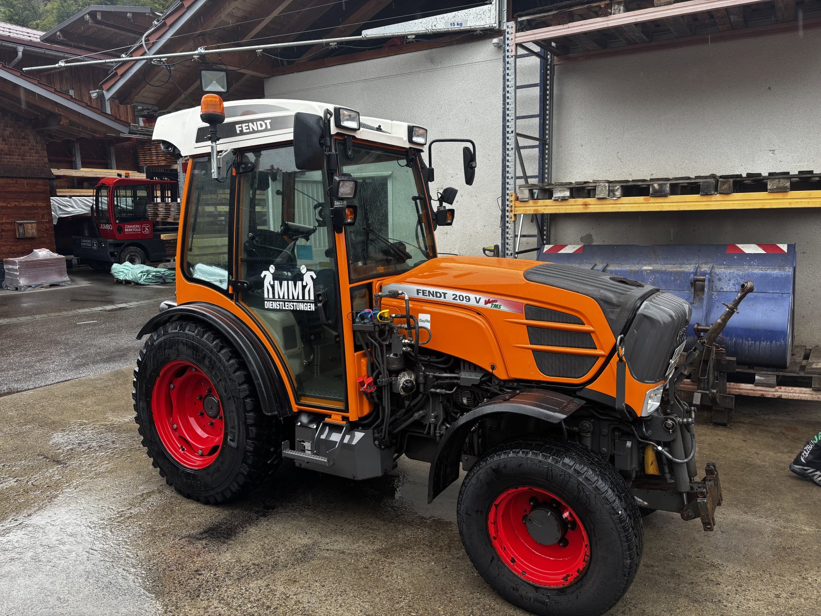 Kommunaltraktor des Typs Fendt 209 f, Gebrauchtmaschine in Oberstdorf (Bild 1)