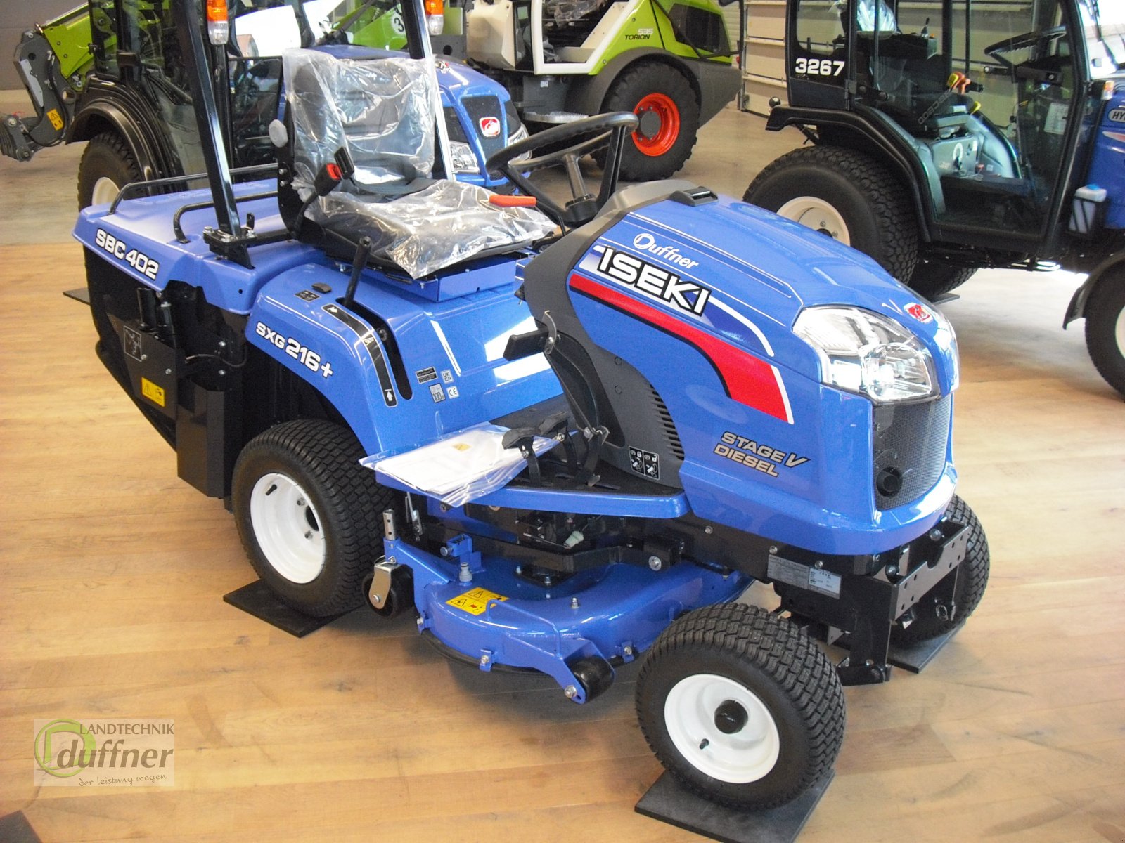 Kommunaltraktor van het type Iseki SXG 216, Neumaschine in Hohentengen (Foto 1)