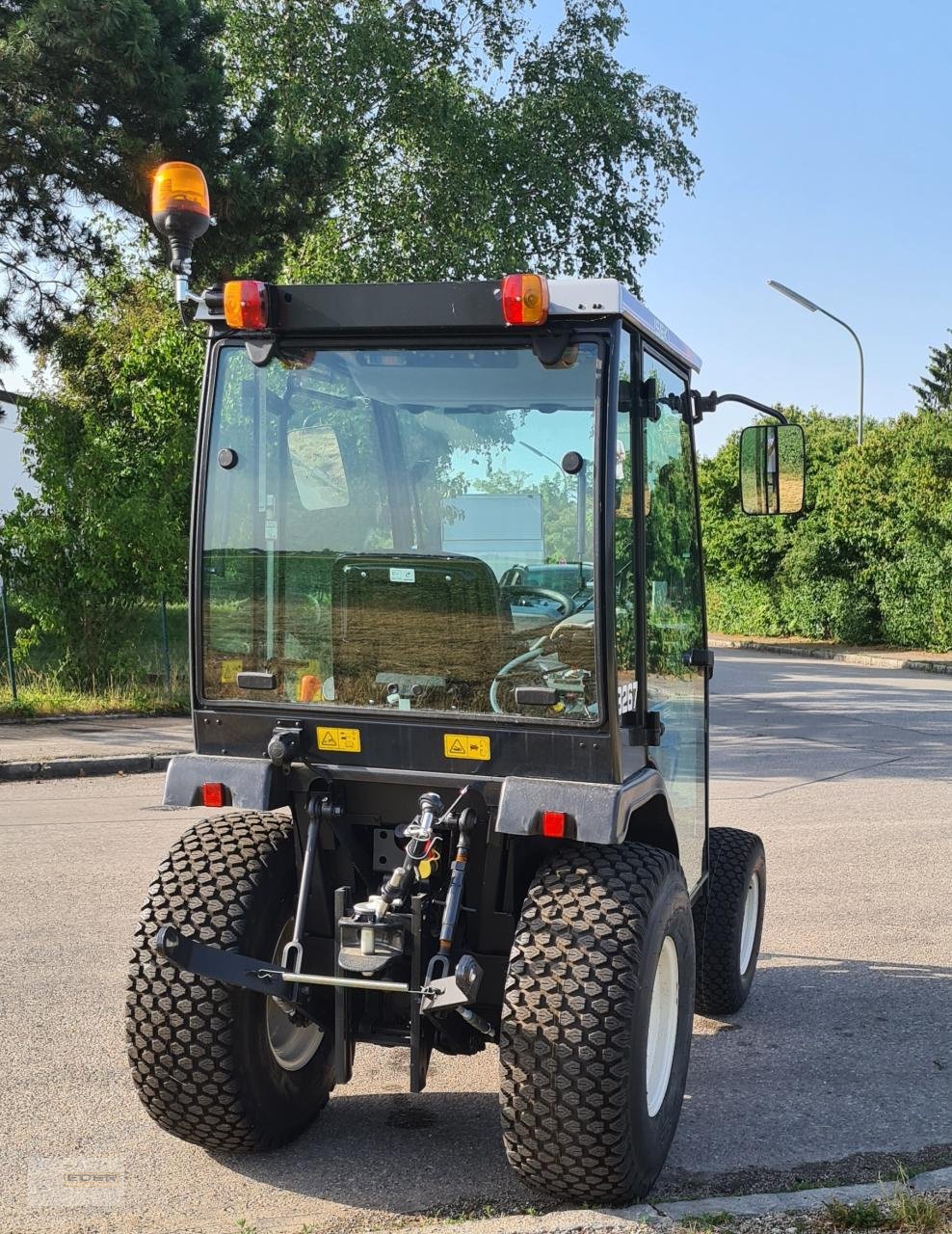 Kommunaltraktor of the type Iseki TM 3267, Neumaschine in Kirchheim b. München (Picture 9)