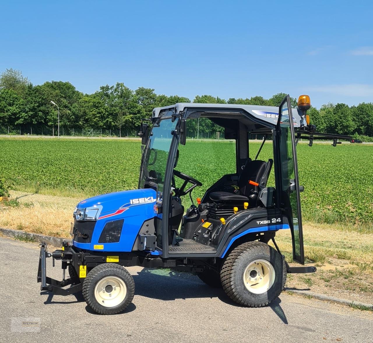 Kommunaltraktor of the type Iseki TXGS 24, Neumaschine in Kirchheim b. München (Picture 7)