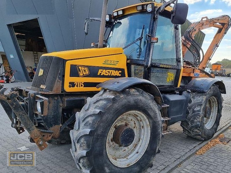 Kommunaltraktor van het type JCB Fastrac 2115 2 WD mit Gilbers Mähausleger, Gebrauchtmaschine in Frechen (Foto 1)