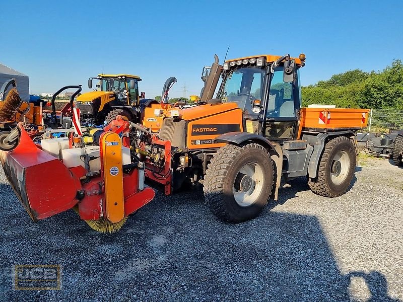 Kommunaltraktor typu JCB Fastrac 2140 4 WS Kommunal, Gebrauchtmaschine v Frechen (Obrázok 4)