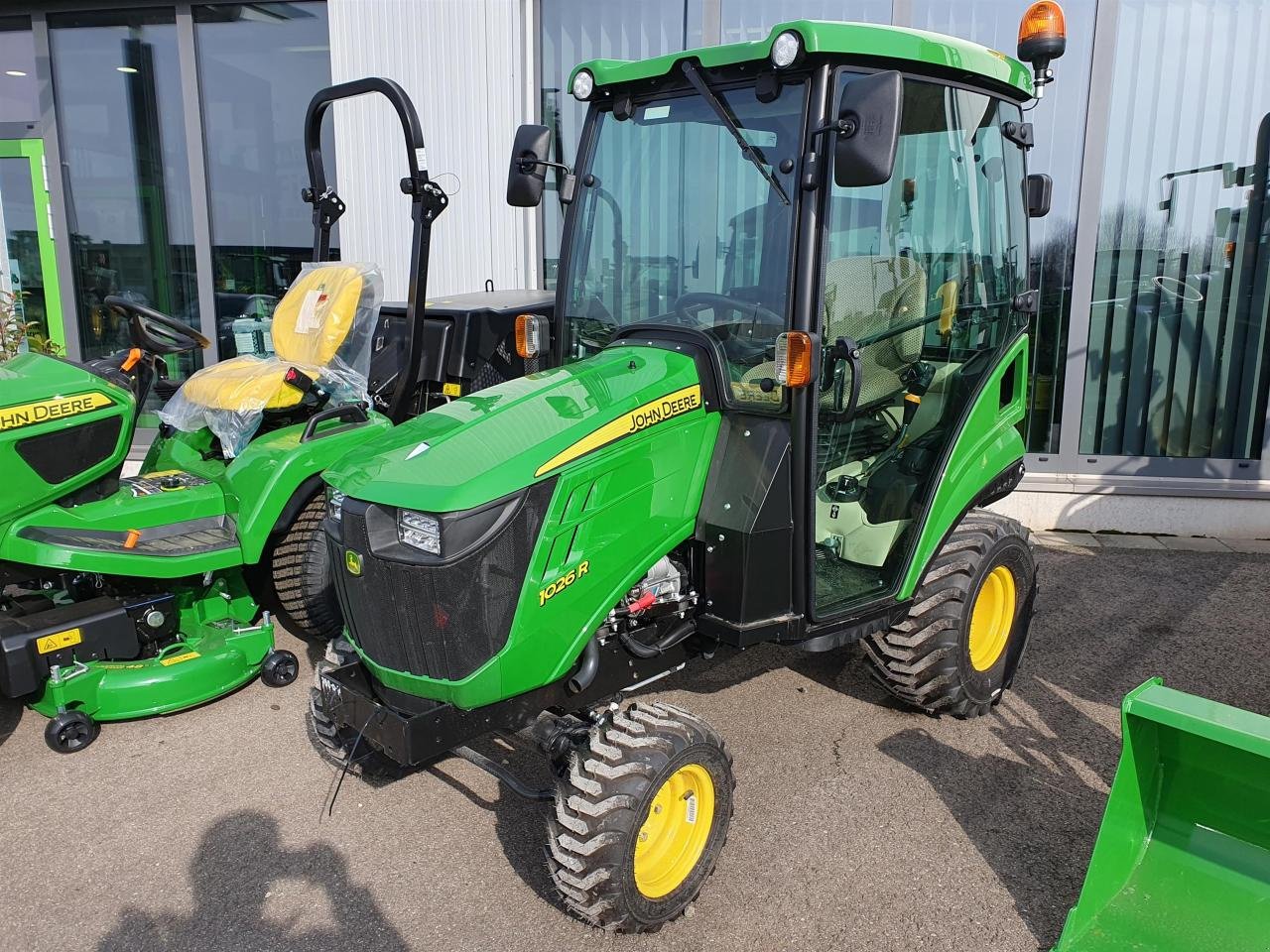 Kommunaltraktor типа John Deere 1026R Demo, Gebrauchtmaschine в Zweibrücken (Фотография 1)