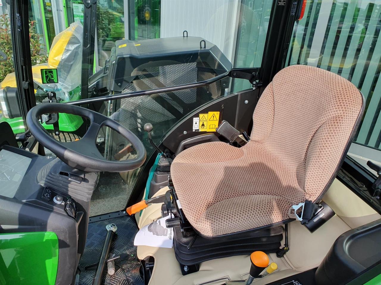 Kommunaltraktor του τύπου John Deere 1026R Demo, Gebrauchtmaschine σε Zweibrücken (Φωτογραφία 2)