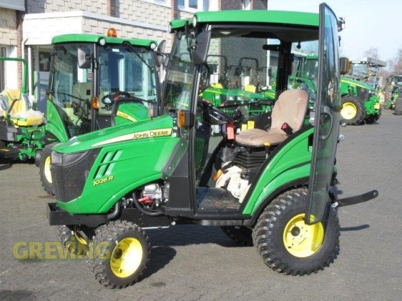 Kommunaltraktor van het type John Deere 1026R Kab, Neumaschine in Wesseling-Berzdorf (Foto 3)