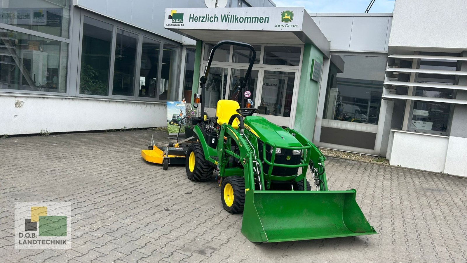 Kommunaltraktor van het type John Deere 1026R, Gebrauchtmaschine in Regensburg (Foto 2)