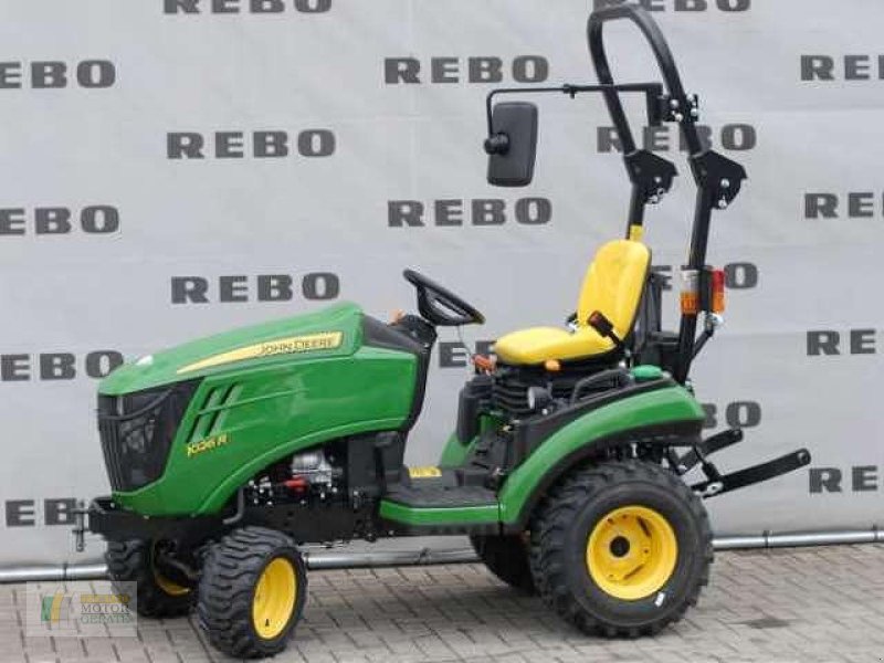 Kommunaltraktor des Typs John Deere 1026R, Gebrauchtmaschine in Edewecht