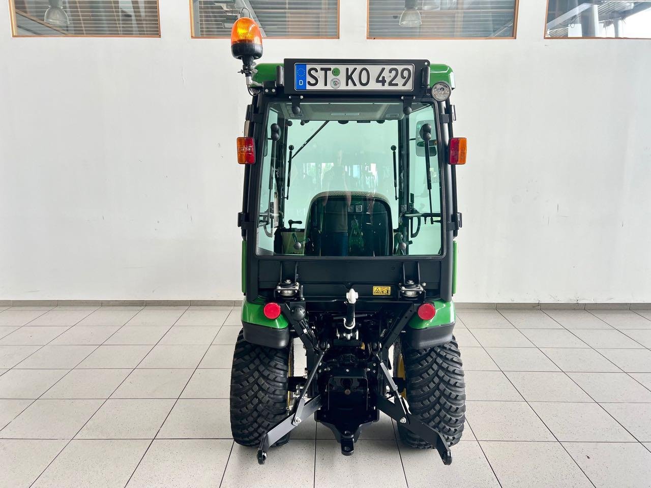 Kommunaltraktor des Typs John Deere 1026R, Gebrauchtmaschine in Neubeckum (Bild 4)