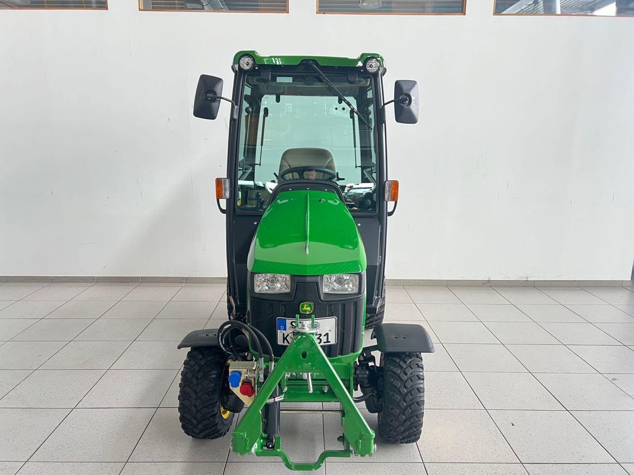 Kommunaltraktor of the type John Deere 1026R, Gebrauchtmaschine in Neubeckum (Picture 3)