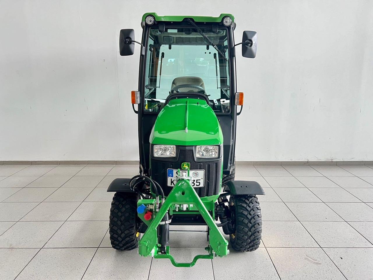 Kommunaltraktor des Typs John Deere 1026R, Gebrauchtmaschine in Neubeckum (Bild 3)