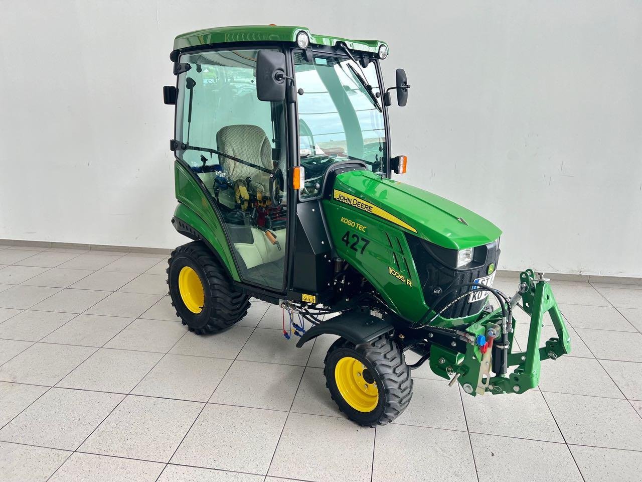 Kommunaltraktor des Typs John Deere 1026R, Gebrauchtmaschine in Neubeckum (Bild 2)