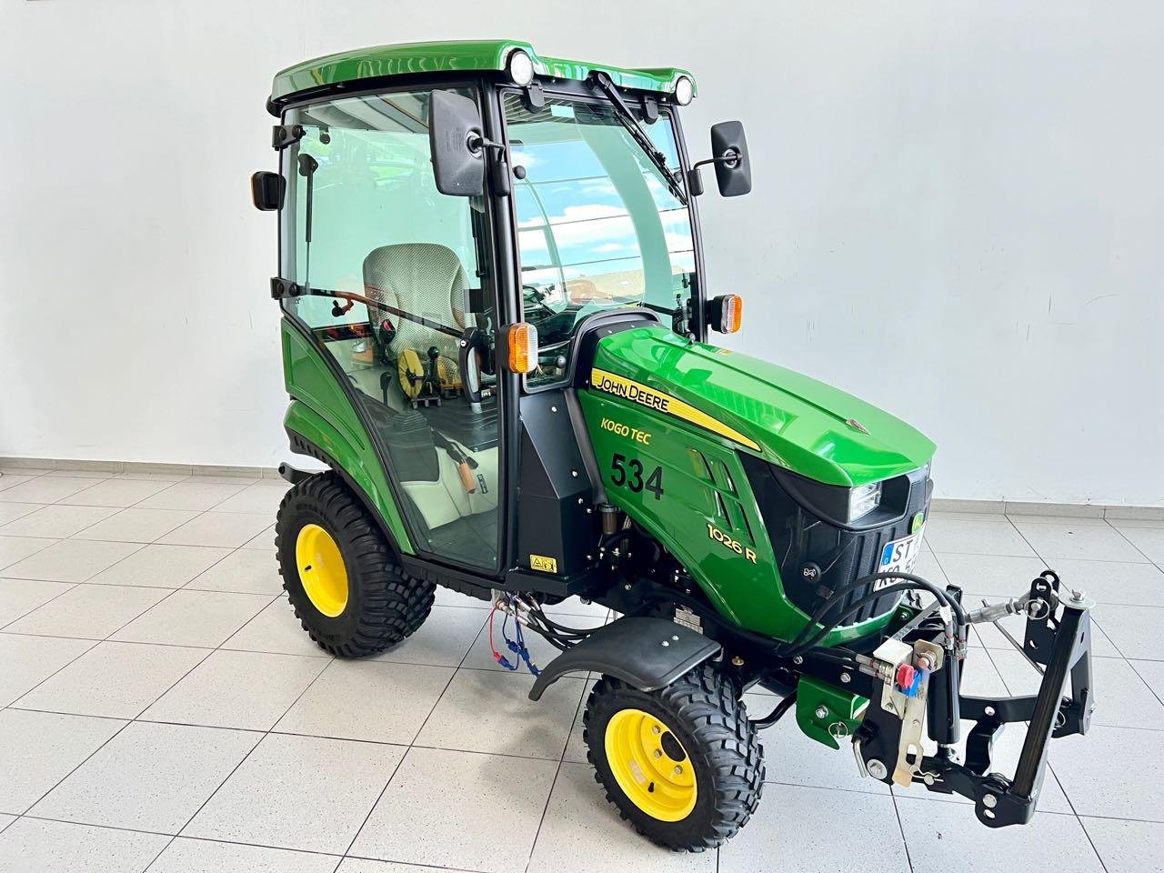 Kommunaltraktor des Typs John Deere 1026R, Gebrauchtmaschine in Neubeckum (Bild 2)