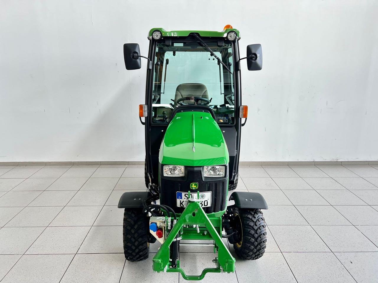 Kommunaltraktor des Typs John Deere 1026R, Gebrauchtmaschine in Neubeckum (Bild 3)