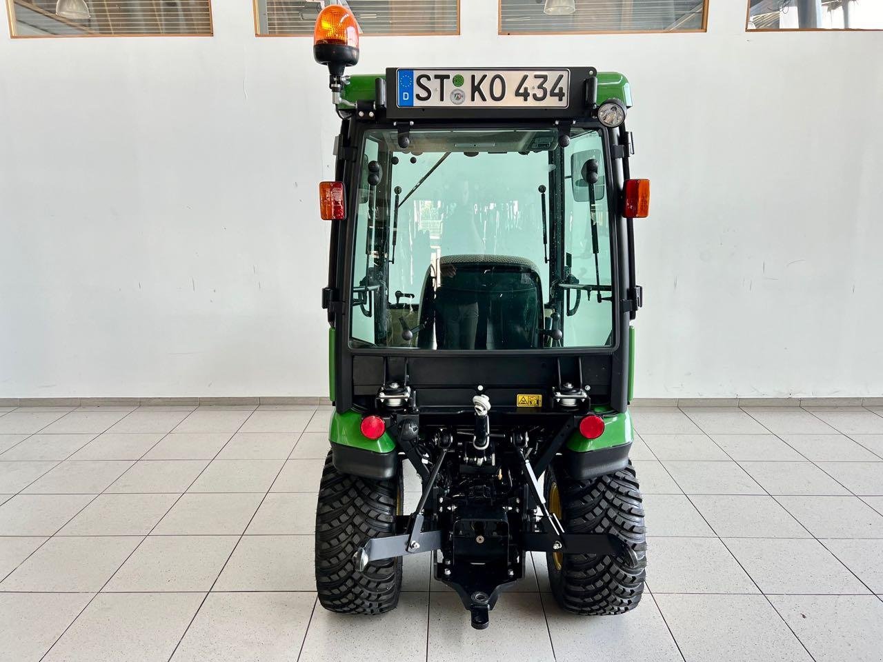 Kommunaltraktor des Typs John Deere 1026R, Gebrauchtmaschine in Neubeckum (Bild 4)