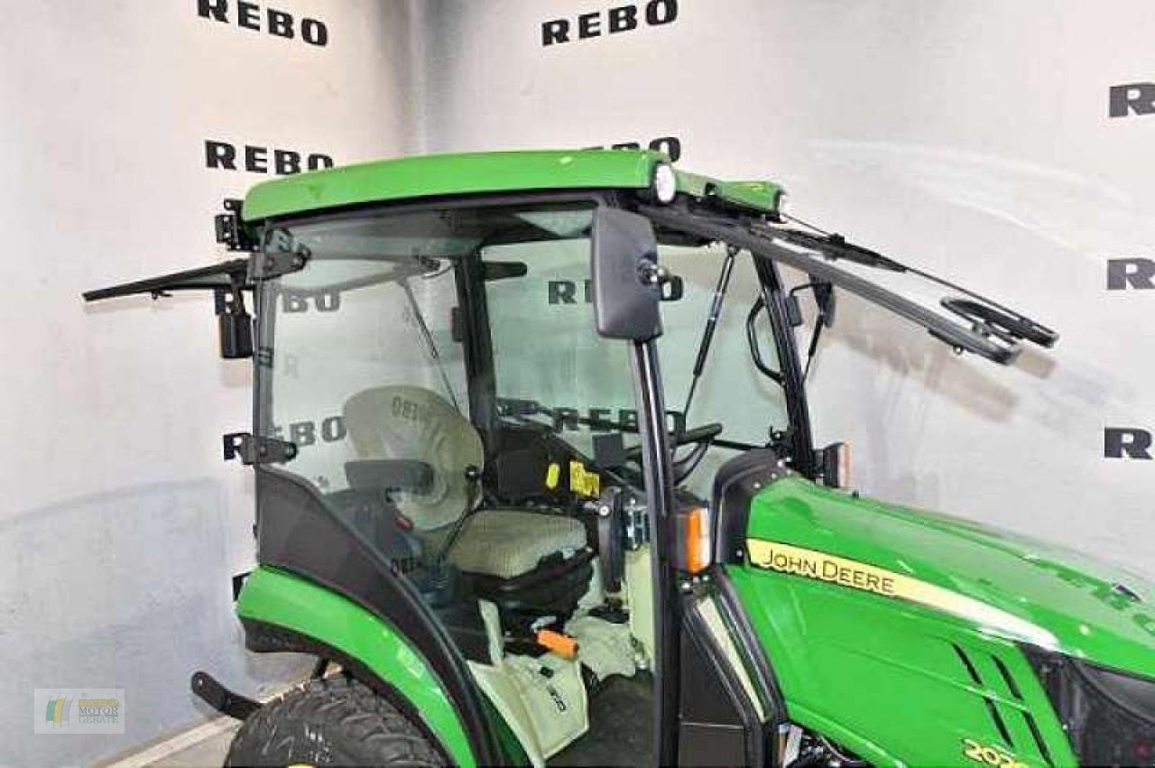 Kommunaltraktor του τύπου John Deere 2026R TRAKTOR, Neumaschine σε Cloppenburg (Φωτογραφία 2)