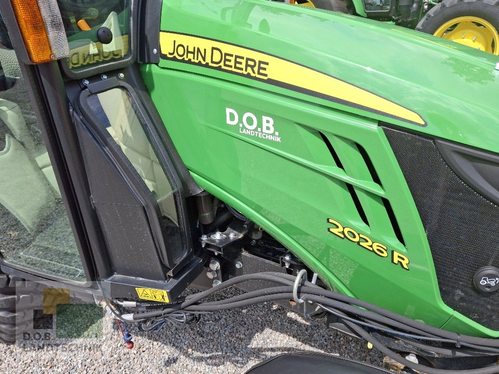 Kommunaltraktor du type John Deere 2026R Winter, Gebrauchtmaschine en Regensburg (Photo 7)