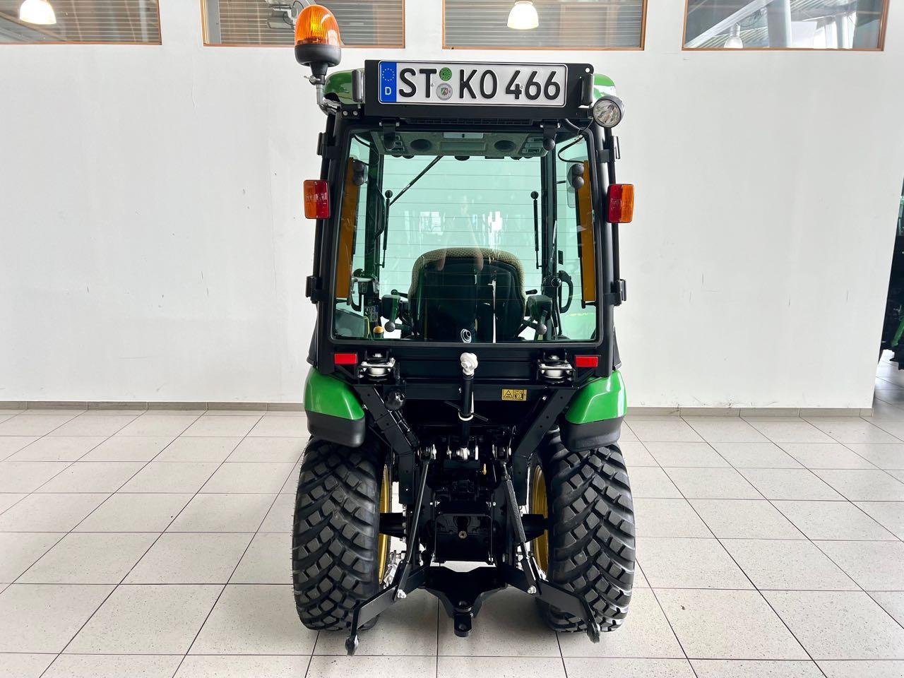 Kommunaltraktor от тип John Deere 2026R, Gebrauchtmaschine в Neubeckum (Снимка 4)