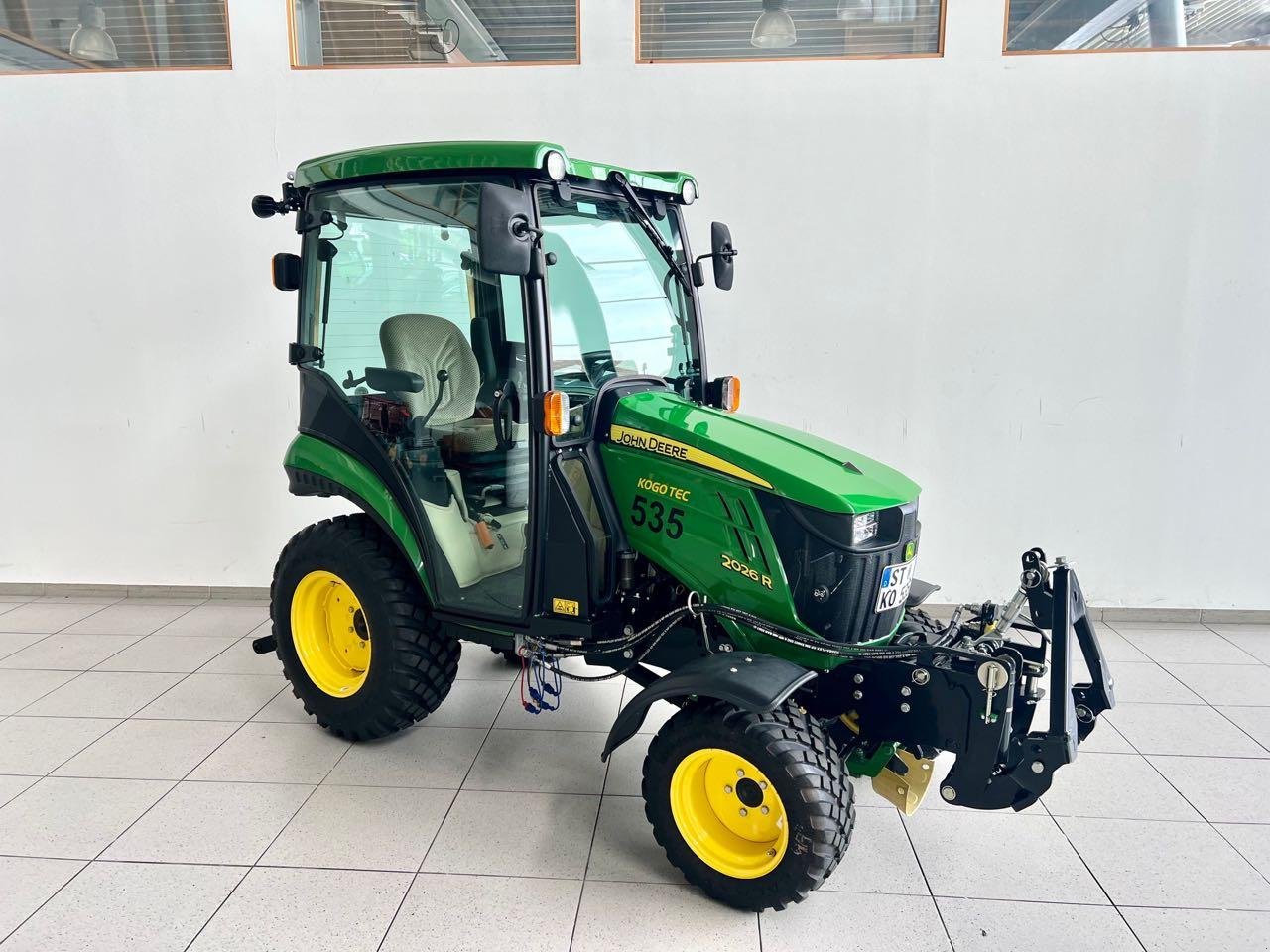 Kommunaltraktor des Typs John Deere 2026R, Gebrauchtmaschine in Neubeckum (Bild 2)