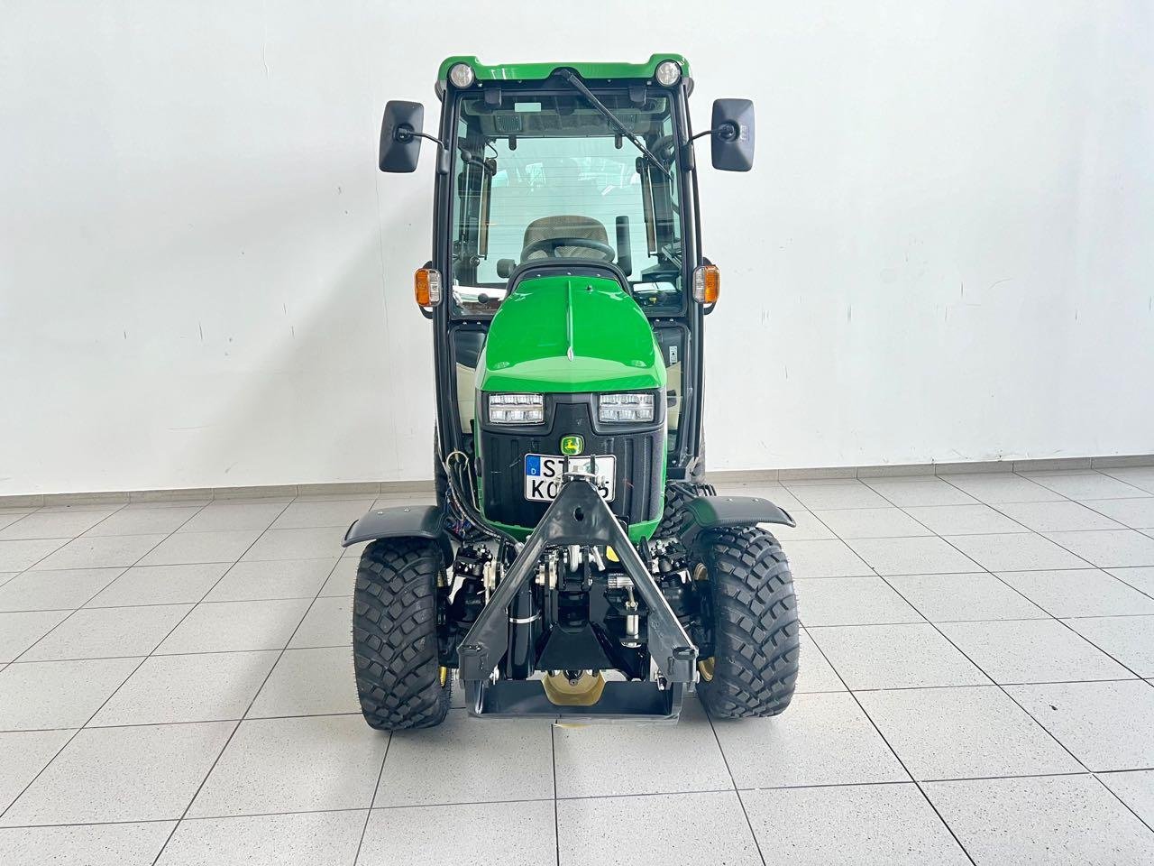 Kommunaltraktor des Typs John Deere 2026R, Gebrauchtmaschine in Neubeckum (Bild 3)