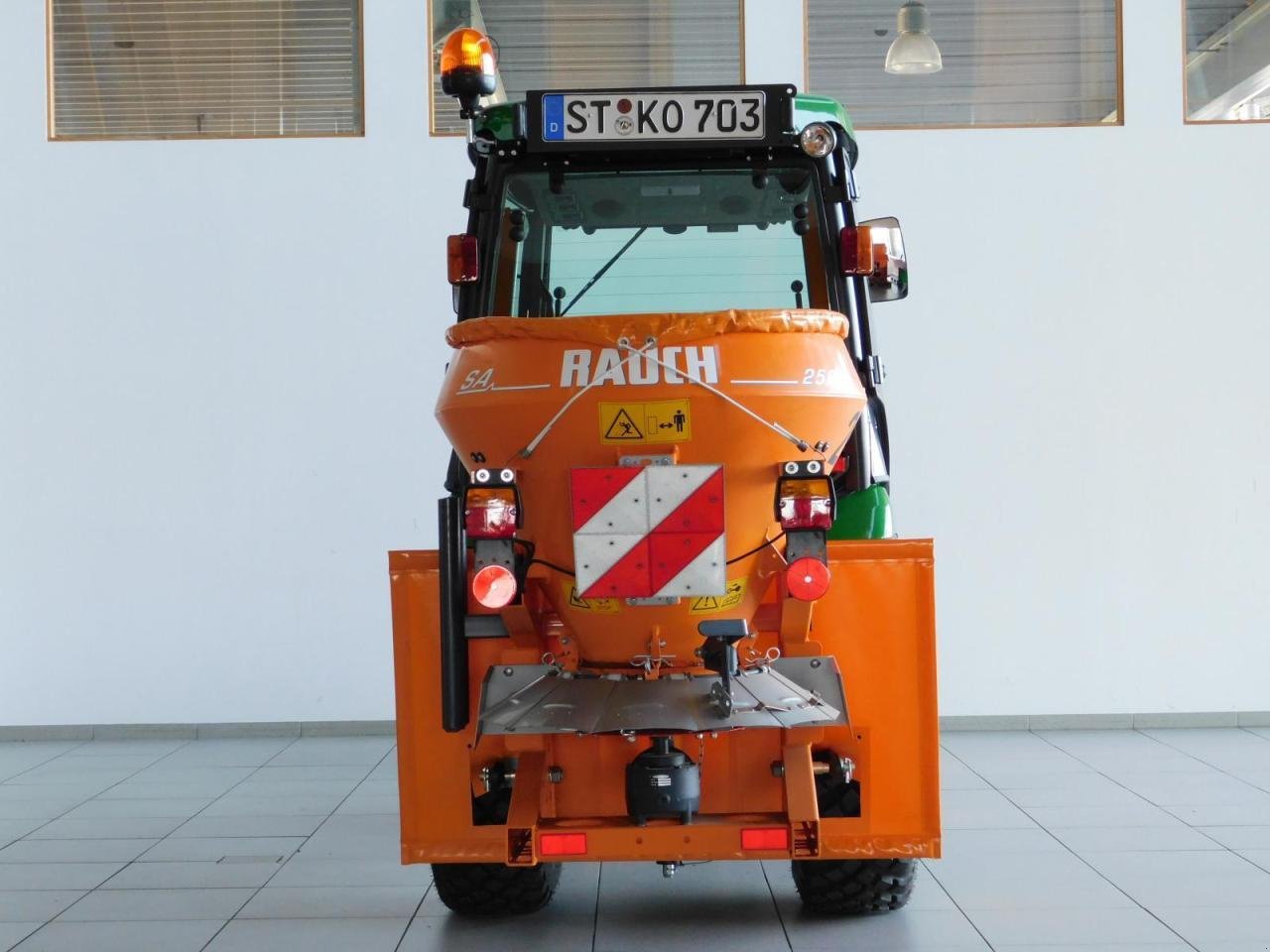 Kommunaltraktor des Typs John Deere 2026R, Gebrauchtmaschine in Neubeckum (Bild 3)