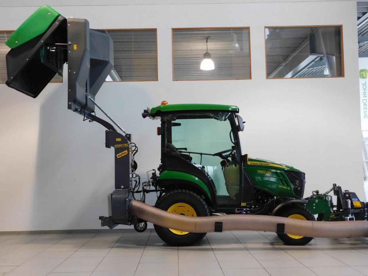 Kommunaltraktor a típus John Deere 2026R, Gebrauchtmaschine ekkor: Neubeckum (Kép 6)