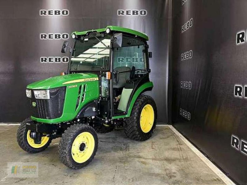 Kommunaltraktor typu John Deere 2032R TRAKTOR, Neumaschine w Winsen (Zdjęcie 1)