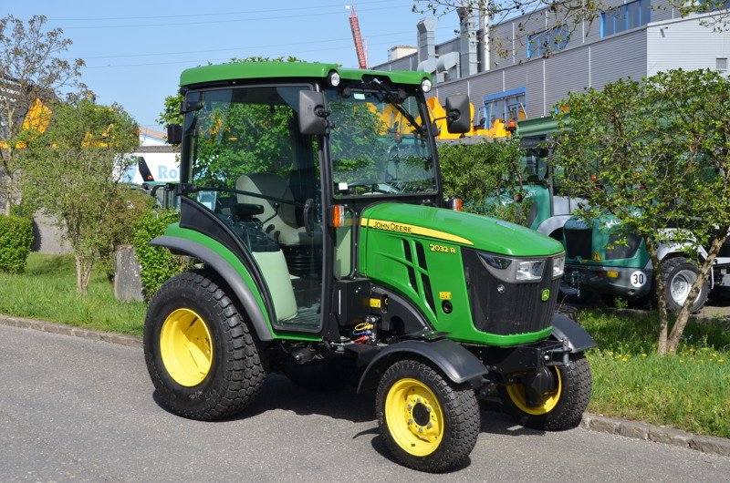 Kommunaltraktor του τύπου John Deere 2032R, Neumaschine σε Regensdorf (Φωτογραφία 1)