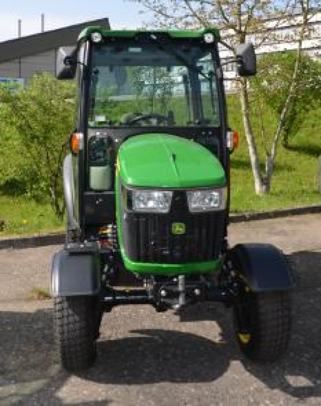 Kommunaltraktor typu John Deere 2032R, Neumaschine v Regensdorf (Obrázok 3)