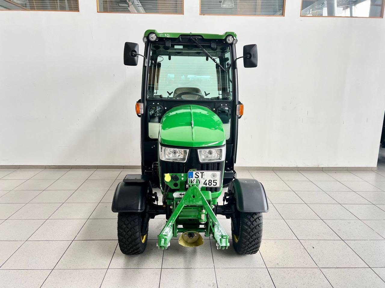 Kommunaltraktor des Typs John Deere 2032R, Gebrauchtmaschine in Neubeckum (Bild 3)