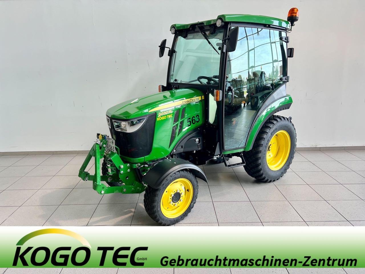 Kommunaltraktor des Typs John Deere 2032R, Gebrauchtmaschine in Neubeckum (Bild 1)