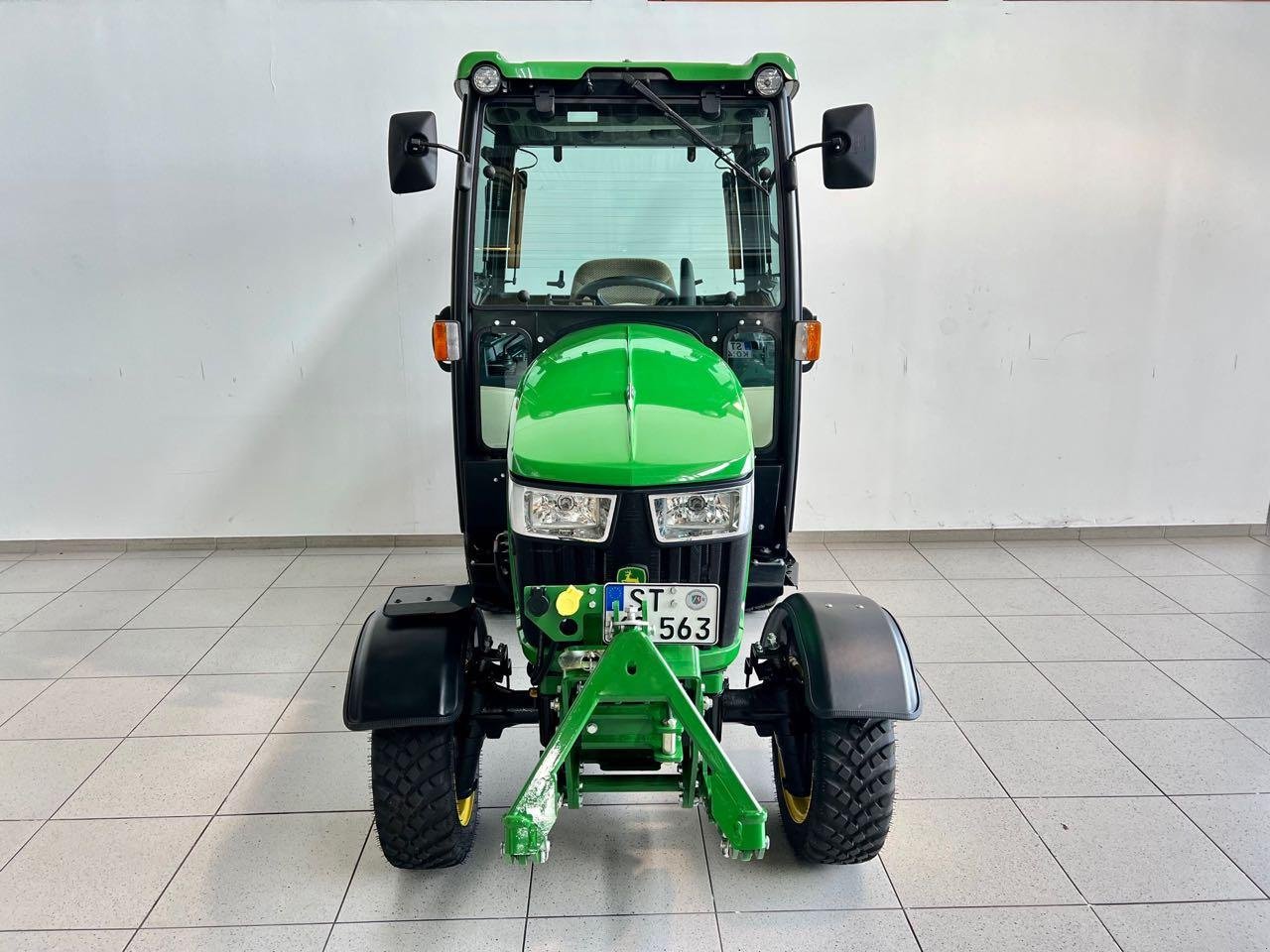 Kommunaltraktor des Typs John Deere 2032R, Gebrauchtmaschine in Neubeckum (Bild 3)