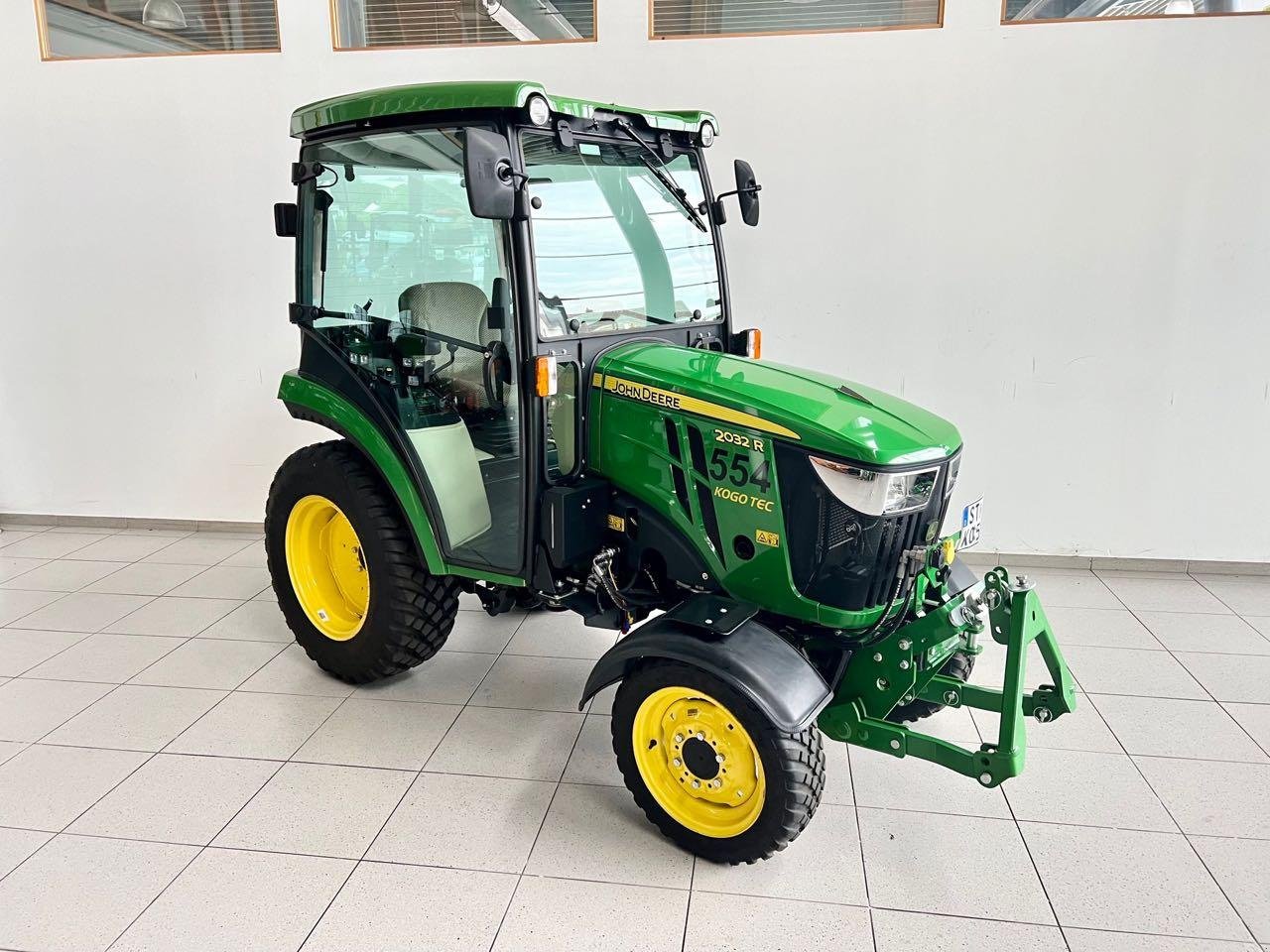 Kommunaltraktor des Typs John Deere 2032R, Gebrauchtmaschine in Neubeckum (Bild 2)